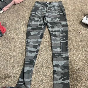 Camo garage leggings sized extra small